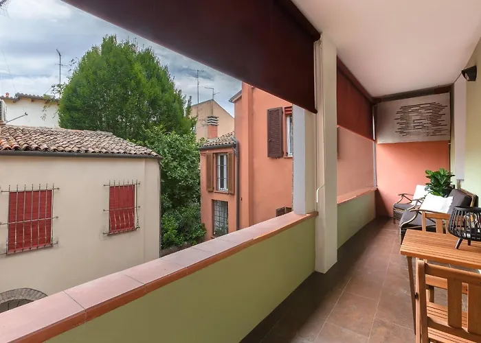 Guesthost - Center X3 * Ferrara